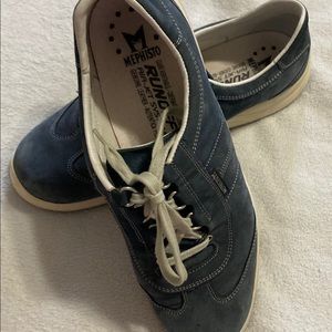 Runoff blue shoes size 9.5